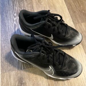 NIKE Youth size 2 Baseball Cleats